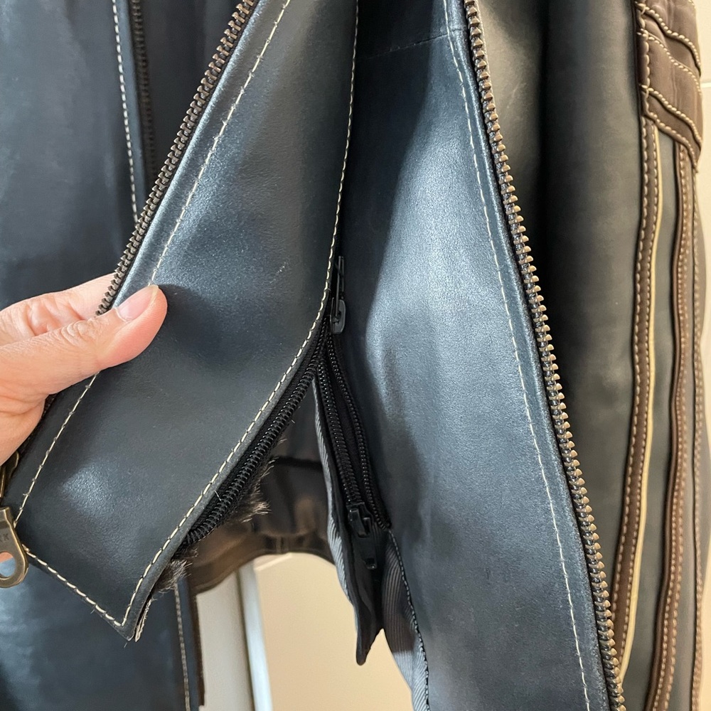 Leather jacket - Picture 7 of 14